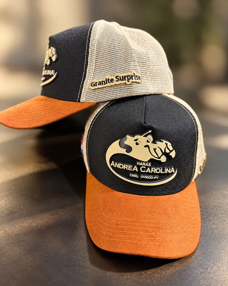 Gorras de Haras Andrea Carolina con visera caramelo